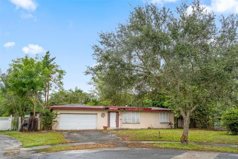 561 SW 60th Ave, Plantation FL 33317