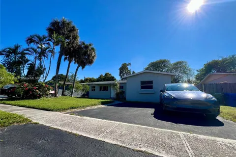 4984 SW 5th St, Margate FL 33068