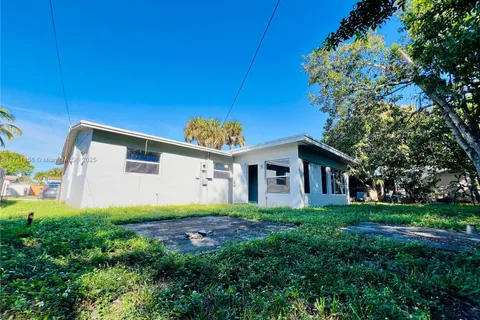 4984 SW 5th St, Margate FL 33068