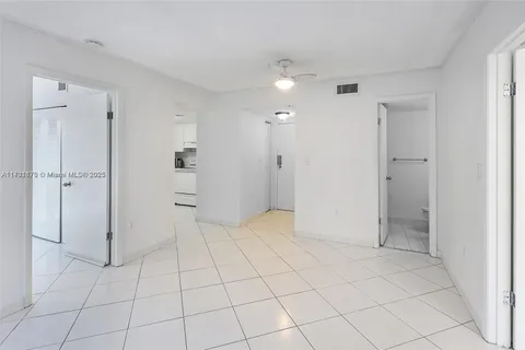 2600 Collins Ave # 405, Miami Beach FL 33140