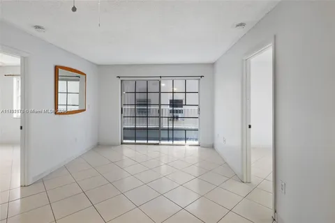 2600 Collins Ave # 405, Miami Beach FL 33140