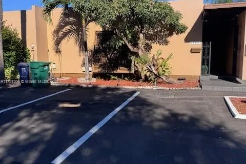 15884 Kilmarnock Dr, Miami Lakes FL 33014
