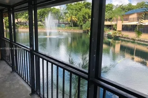 15884 Kilmarnock Dr, Miami Lakes FL 33014