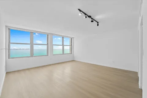 2899 Collins Ave # 1131, Miami Beach FL 33140