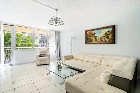 251 174 # 107, Sunny Isles Beach FL 33160