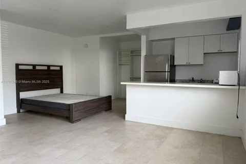 940 8th St # 4, Miami Beach FL 33139