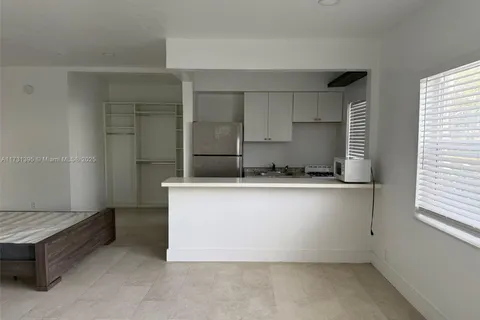 940 8th St # 4, Miami Beach FL 33139