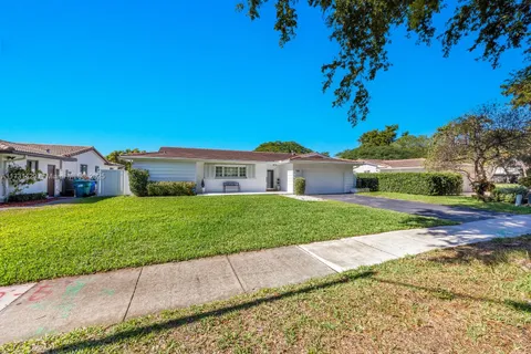 7280 S Miami Lakeway S, Miami Lakes FL 33014