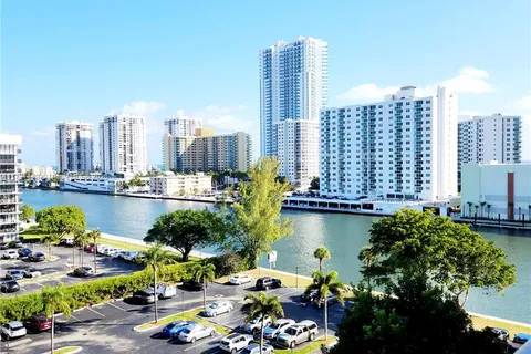 600 Parkview Dr # 815, Hallandale Beach FL 33009