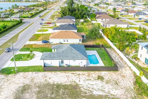 417 NELSON RD N, Cape Coral FL 33993