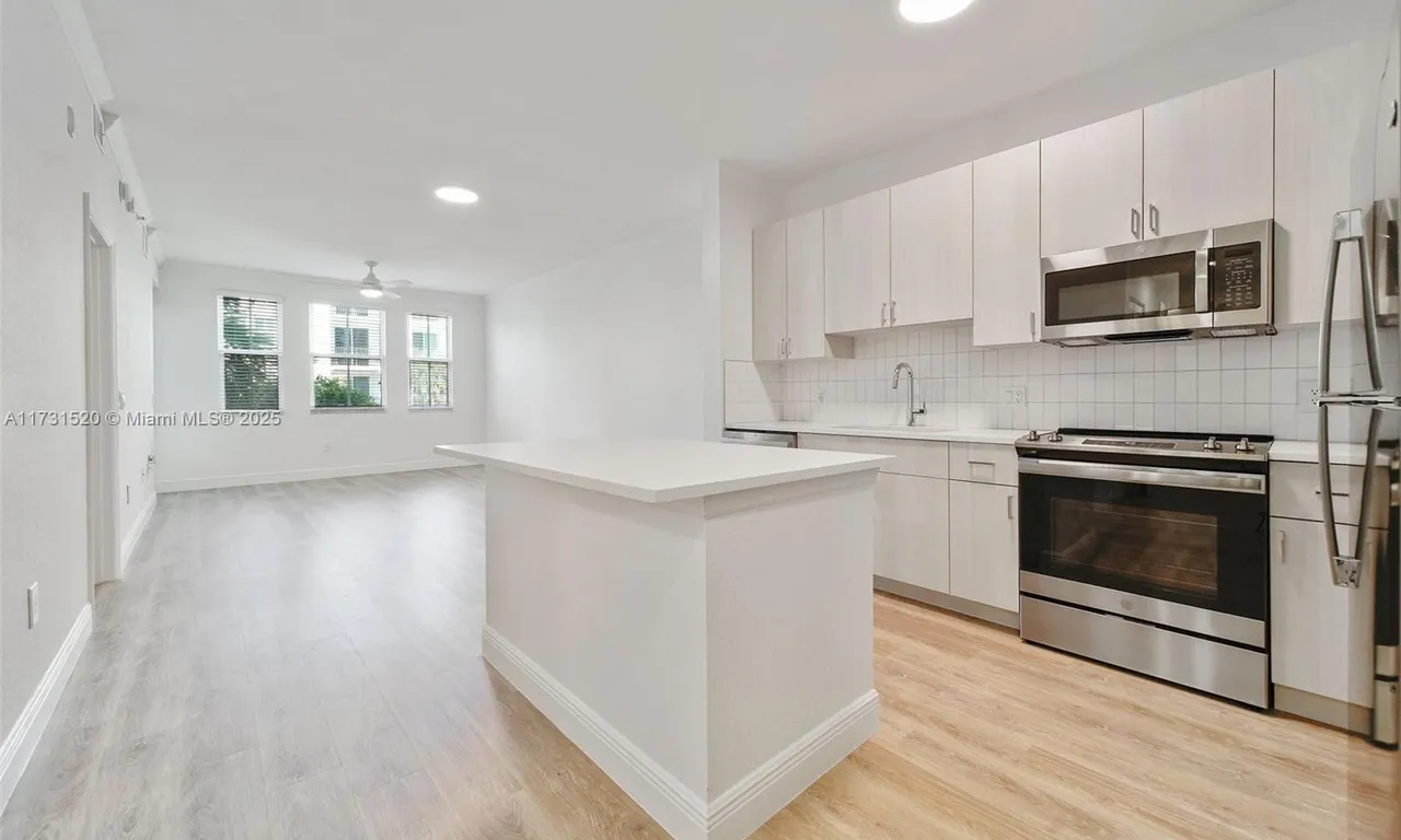10170 SW 7th St # 107, Pembroke Pines FL 33025