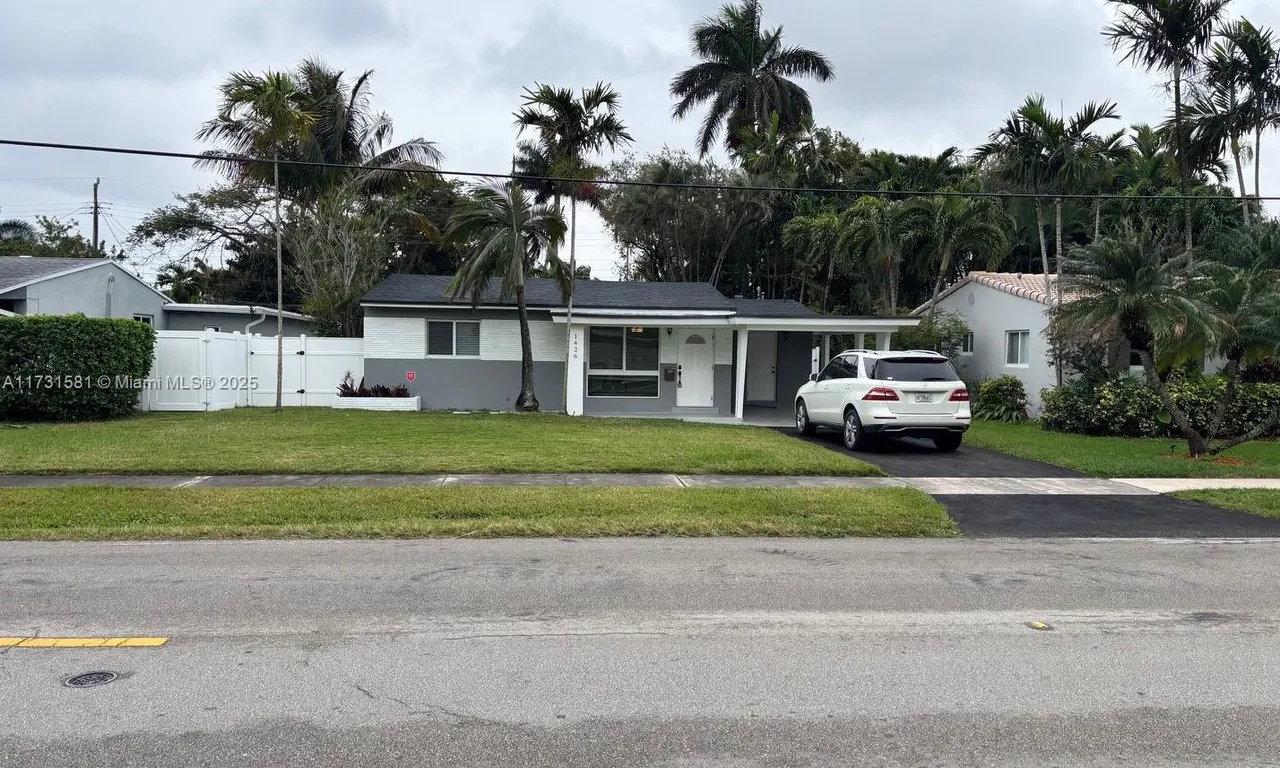 1426 Arthur St, Hollywood FL 33020