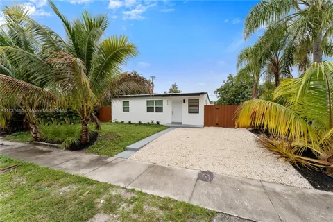 3770 SW 45th Ter, West Park FL 33023