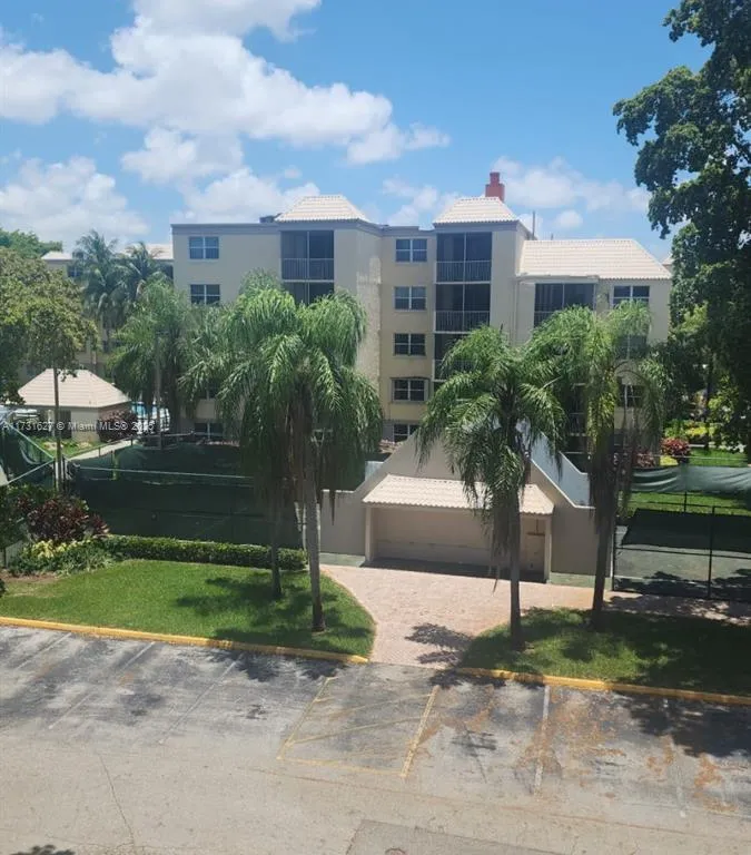 8373 Lake Dr # 401, Doral FL 33166