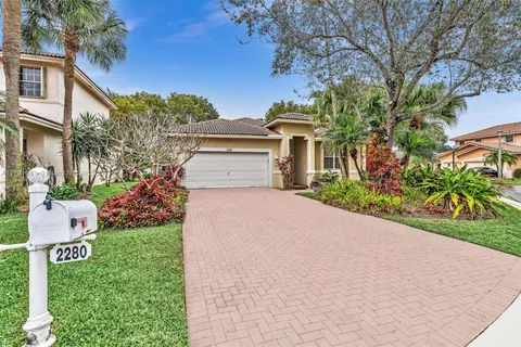 2280 NW 72nd Way, Pembroke Pines FL 33024