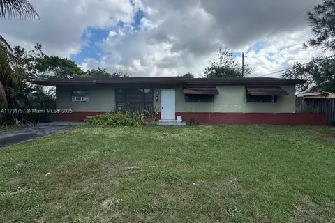 201 SW 65th Ter, Pembroke Pines FL 33023