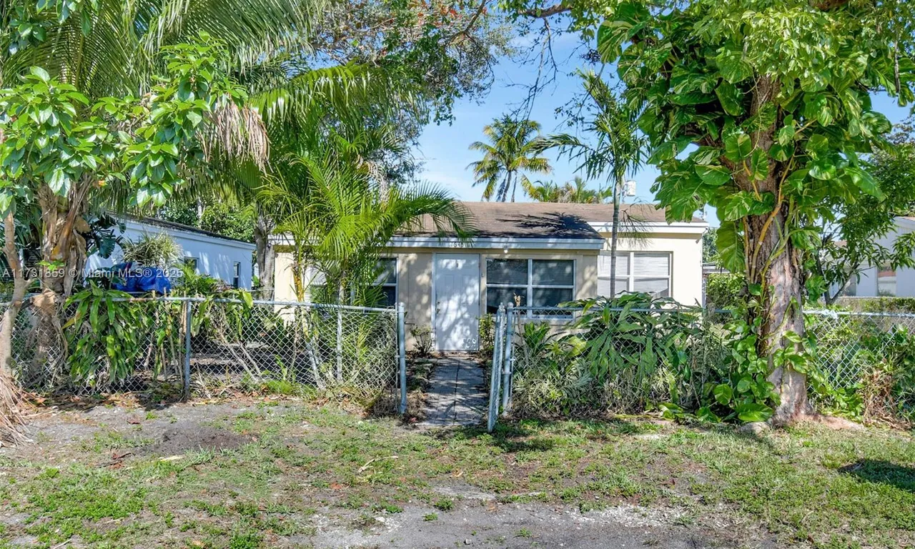 1645 NE 180th St, North Miami Beach FL 33162