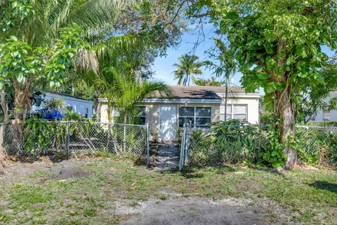 1645 NE 180th St, North Miami Beach FL 33162