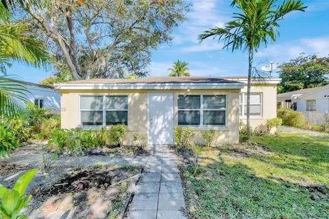 1645 NE 180th St, North Miami Beach FL 33162