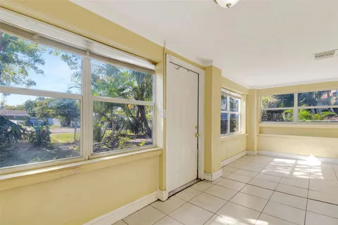 1645 NE 180th St, North Miami Beach FL 33162