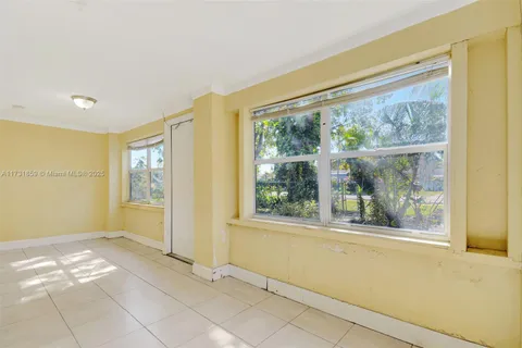 1645 NE 180th St, North Miami Beach FL 33162