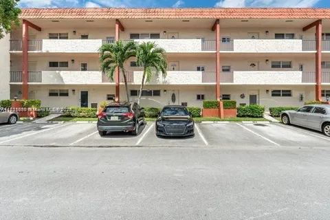 9520 S Hollybrook Lake Dr # 205, Pembroke Pines FL 33025