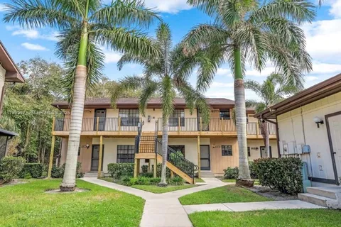 5286 5286 TREETOPS DR #I-105, Naples FL 34113