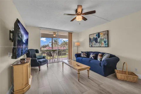 8900 Washington Blvd # 211, Pembroke Pines FL 33025