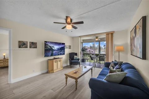 8900 Washington Blvd # 211, Pembroke Pines FL 33025