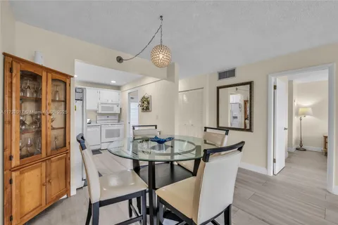 8900 Washington Blvd # 211, Pembroke Pines FL 33025