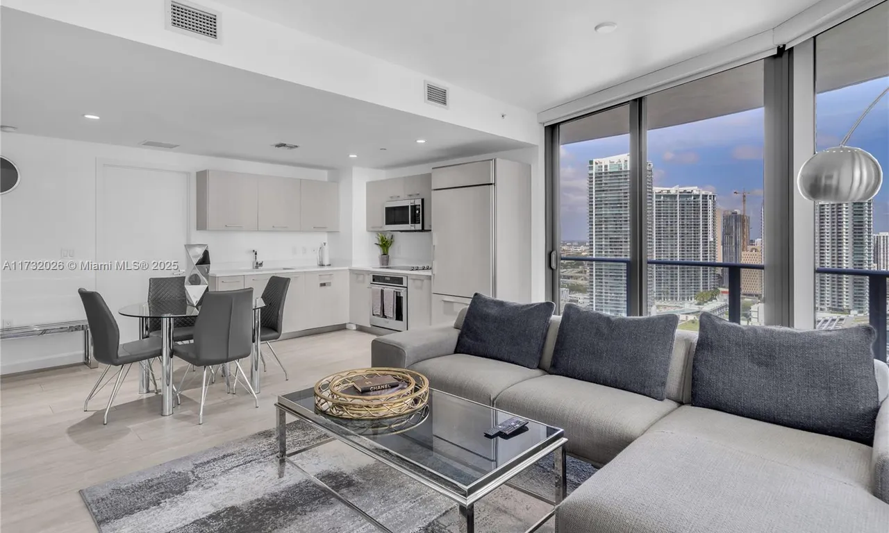 45 SW 9th St # 2801, Miami FL 33130