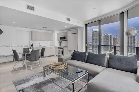 45 SW 9th St # 2801, Miami FL 33130