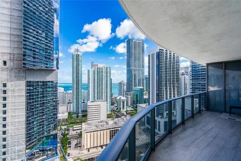 45 SW 9th St # 2801, Miami FL 33130