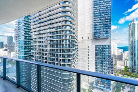 45 SW 9th St # 2801, Miami FL 33130