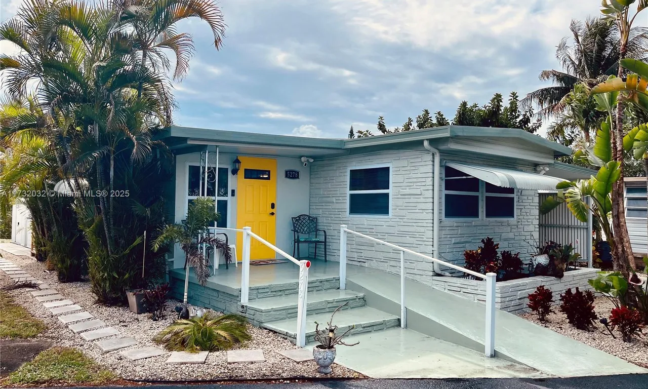 5278 SW 32nd St # 0, Davie FL 33314
