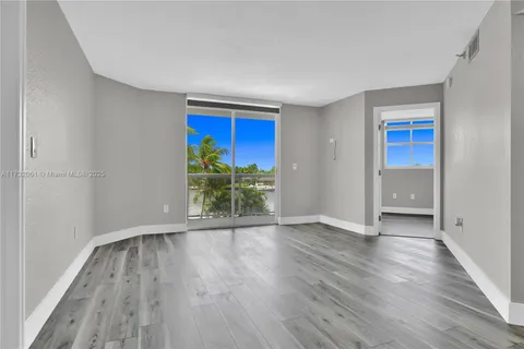 5880 Collins Ave # 403, Miami Beach FL 33140