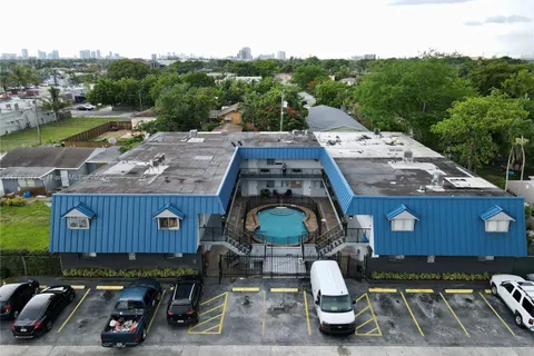 37 SW 14th St # 19, Dania Beach FL 33004