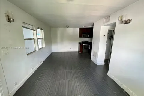 37 SW 14th St # 19, Dania Beach FL 33004