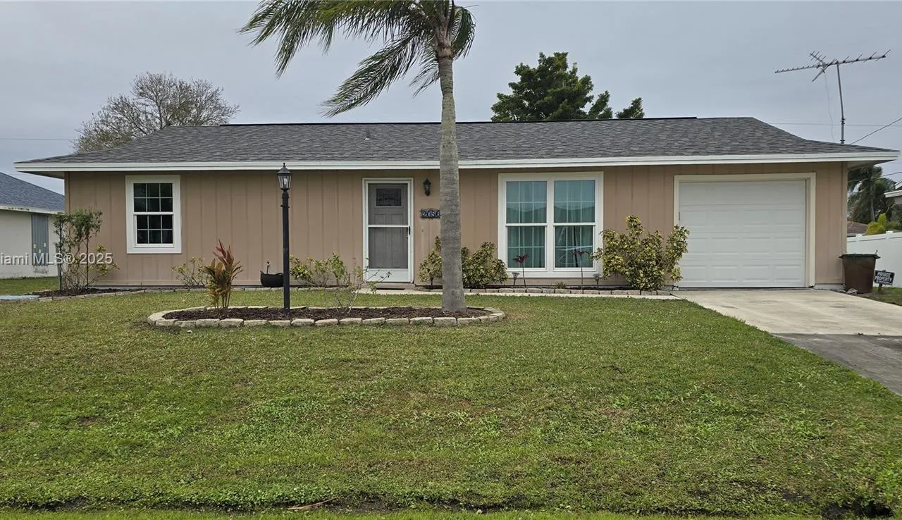 2050 SW Aquarius Ln, Port St. Lucie FL 34984