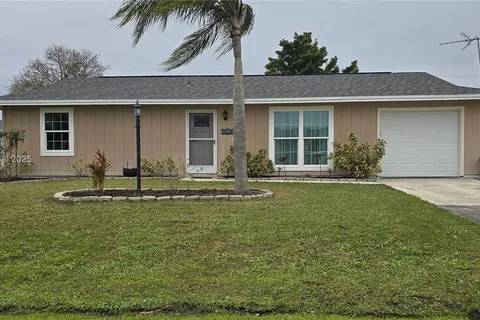 2050 SW Aquarius Ln, Port St. Lucie FL 34984