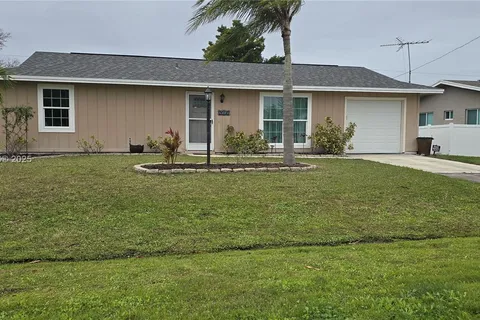 2050 SW Aquarius Ln, Port St. Lucie FL 34984