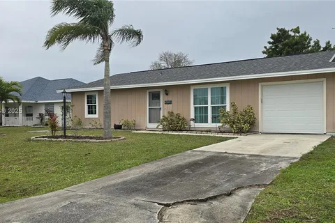 2050 SW Aquarius Ln, Port St. Lucie FL 34984