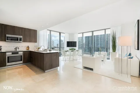 88 SW 7th St # 1411, Miami FL 33130