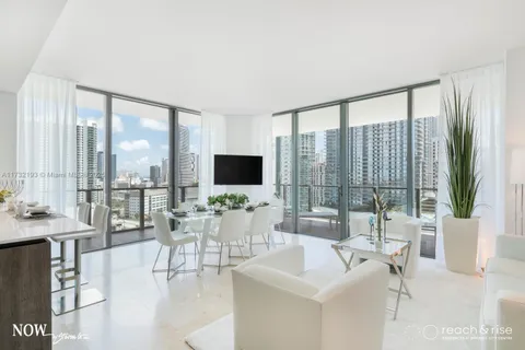 88 SW 7th St # 1411, Miami FL 33130