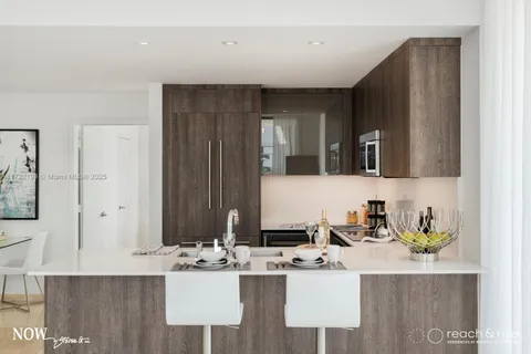 88 SW 7th St # 1411, Miami FL 33130