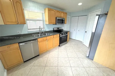 2631 N 72nd Way, Hollywood FL 33024