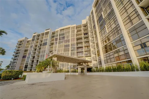 600 Parkview Dr # 601, Hallandale Beach FL 33009