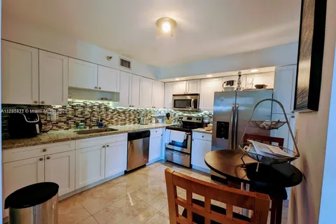 3500 Mystic Pointe Dr # 2502, Aventura FL 33180