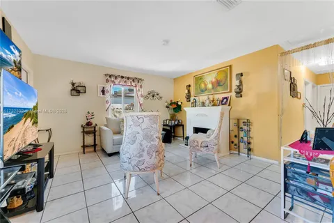 380 NW 133rd St, North Miami FL 33168