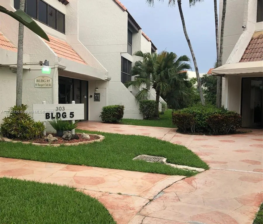 303 Racquet Club Rd # 310, Weston FL 33326